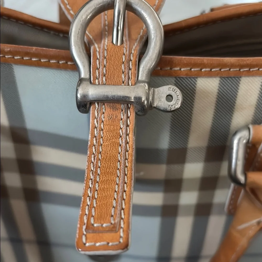 Burberry Tan and Cream Satchel with Iconic Check Pattern - Picture 6 of 11